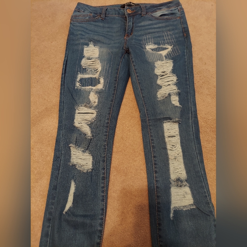 Distressed jeans - Picture 2 of 5